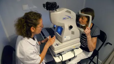 Dans le camion Diabsat, les examens nécessaires au suivi et dépistage du diabète étaient réalisés par une équipe paramédicale. Les informations étaient transmises par satellite à un médecin pour assurer un suivi régulier des patients vivant dans des zones reculées. Dans le camion Diabsat, les examens nécessaires au suivi et dépistage du diabète étaient réalisés par une équipe paramédicale. Les informations étaient transmises par satellite à un médecin pour assurer un suivi régulier des patients vivant dans des zones reculées.
