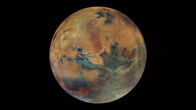 Représentation de Mars en fausses couleurs à partir d’une mosaïque de photos de l’orbiteur Mars Express (2023). Chaque couleur correspond à un élément chimique.  Représentation de Mars en fausses couleurs à partir d’une mosaïque de photos de l’orbiteur Mars Express (2023). Chaque couleur correspond à un élément chimique.