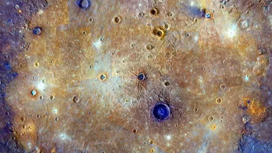 Le bassin Caloris est le plus grand cratère météoritique observé sur Mercure. Il mesure 1 550 km de diamètre. Le bassin Caloris est le plus grand cratère météoritique observé sur Mercure. Il mesure 1 550 km de diamètre.