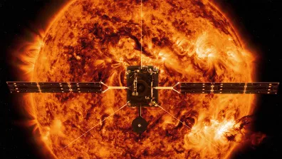 La sonde européenne Solar Orbiter s’approchant du Soleil (vue d’artiste). Ce satellite embarque 10 instruments scientifiques capables de résister à des températures avoisinant les 500°C. La sonde européenne Solar Orbiter s’approchant du Soleil (vue d’artiste). Ce satellite embarque 10 instruments scientifiques capables de résister à des températures avoisinant les 500°C.