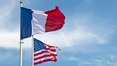 Drapeaux des États-Unis et de la France Drapeaux des États-Unis et de la France