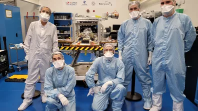 Photo d’équipe devant la plateforme MicroCarb Photo d’équipe devant la plateforme MicroCarb