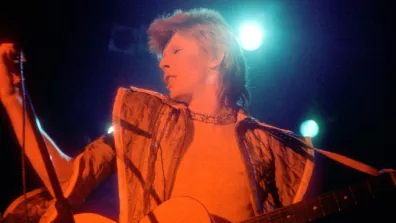 David Bowie en concert à Los Angeles, en 1973 David Bowie en concert à Los Angeles, en 1973