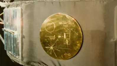Disque d'or attaché sur la sonde spatiale Voyage Disque d'or attaché sur la sonde spatiale Voyage