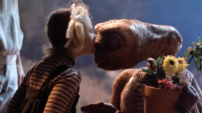 Scène emblématique du film E.T. l'extra-terrestre Scène emblématique du film E.T. l'extra-terrestre