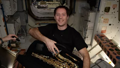 Thomas pasquet et son saxophone dans ISS  Thomas pasquet et son saxophone dans ISS