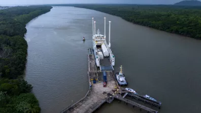 Le Canopée à son arrivée en Guyane avec les éléments de la 2e Ariane 6. Le Canopée à son arrivée en Guyane avec les éléments de la 2e Ariane 6.