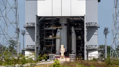 Assemblage des boosters et du corps central d'Ariane 6. Assemblage des boosters et du corps central d'Ariane 6.