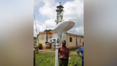 Borne météo Myditek, sur une ferme en Guadeloupe Borne météo Myditek, sur une ferme en Guadeloupe