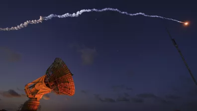 Décollage d'une fusée Ariane 5 depuis la station de télémesure Galliot, en Guyane.