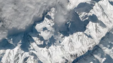 Glacier du Mont-Blanc photographié en décembre 2020 par Pléiades.  Glacier du Mont-Blanc photographié en décembre 2020 par Pléiades.