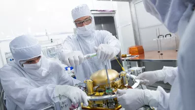 L’instrument SEIS dans une salle blanche d’un laboratoire du CNES L’instrument SEIS dans une salle blanche d’un laboratoire du CNES