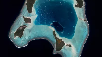 Image satellite de Tetiaroa, un atoll dans l'archipel de la Société en Polynésie française Image satellite de Tetiaroa, un atoll dans l'archipel de la Société en Polynésie française