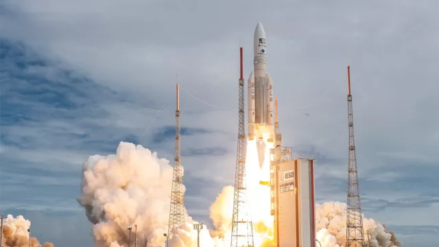 Décollage de la fusée Ariane 5 modèle ECA emportant le Télescope Spatial James Webb le 25 décembre 2021 Décollage de la fusée Ariane 5 modèle ECA emportant le Télescope Spatial James Webb le 25 décembre 2021