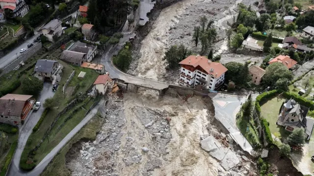 Exemple de coulée de boue et glissement de terrain, en Octobre 2020, à Breil-sur-Roya suite au passage de la tempête Alex Exemple de coulée de boue et glissement de terrain, en Octobre 2020, à Breil-sur-Roya suite au passage de la tempête Alex