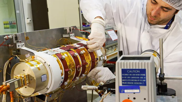 Un exemplaire de l’instrument ScaRaB en cours de tests Un exemplaire de l’instrument ScaRaB en cours de tests