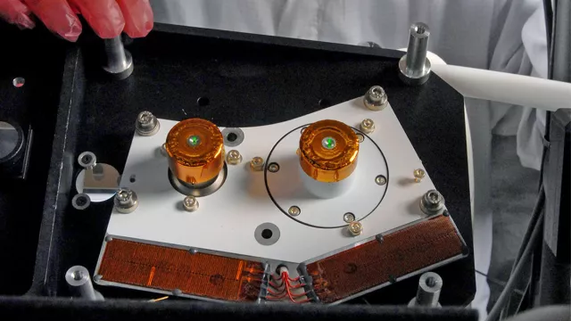 L’instrument T2L2 en cours de tests L’instrument T2L2 en cours de tests