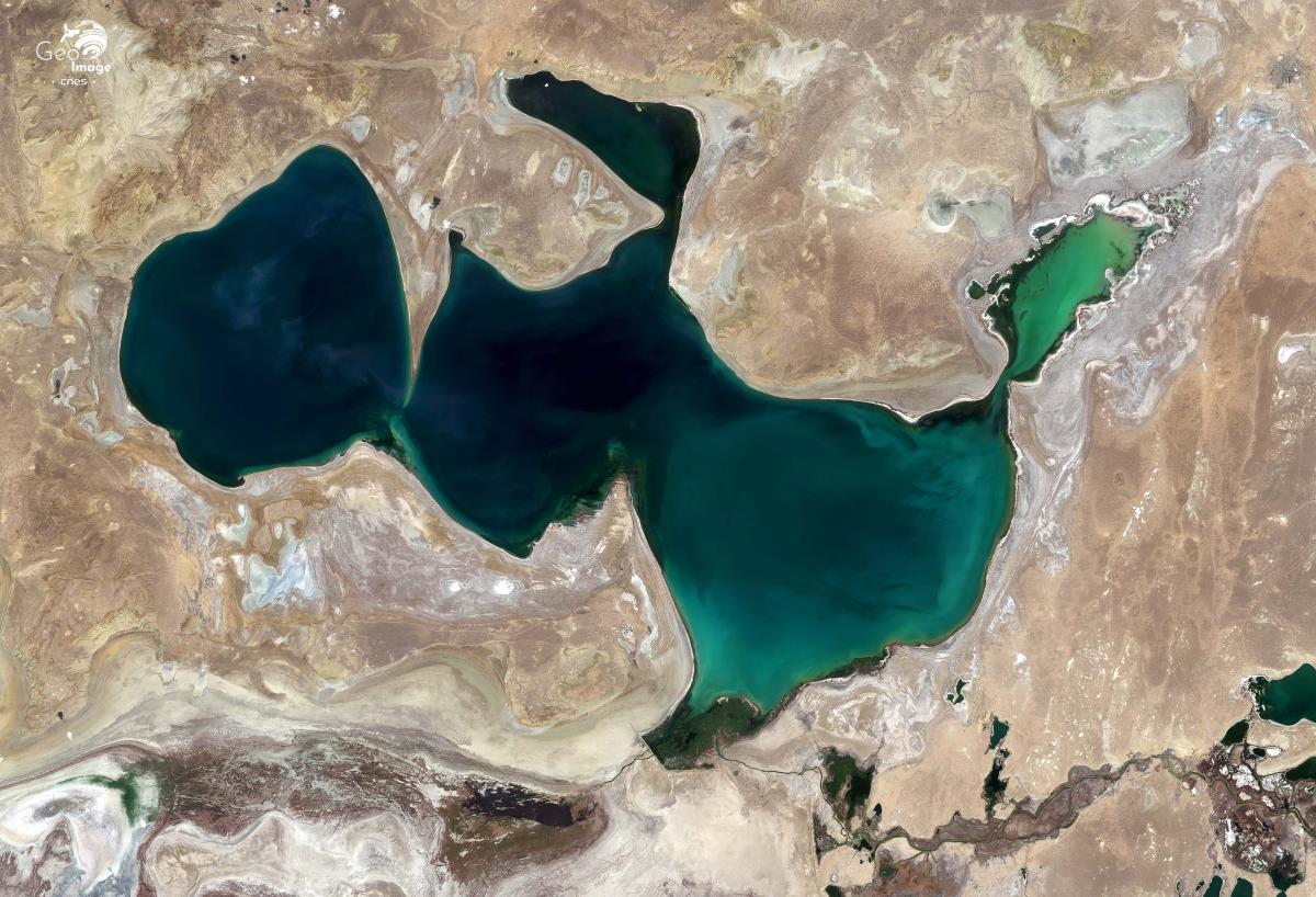 Image satellite de la petite mer d’Aral Image satellite de la petite mer d’Aral