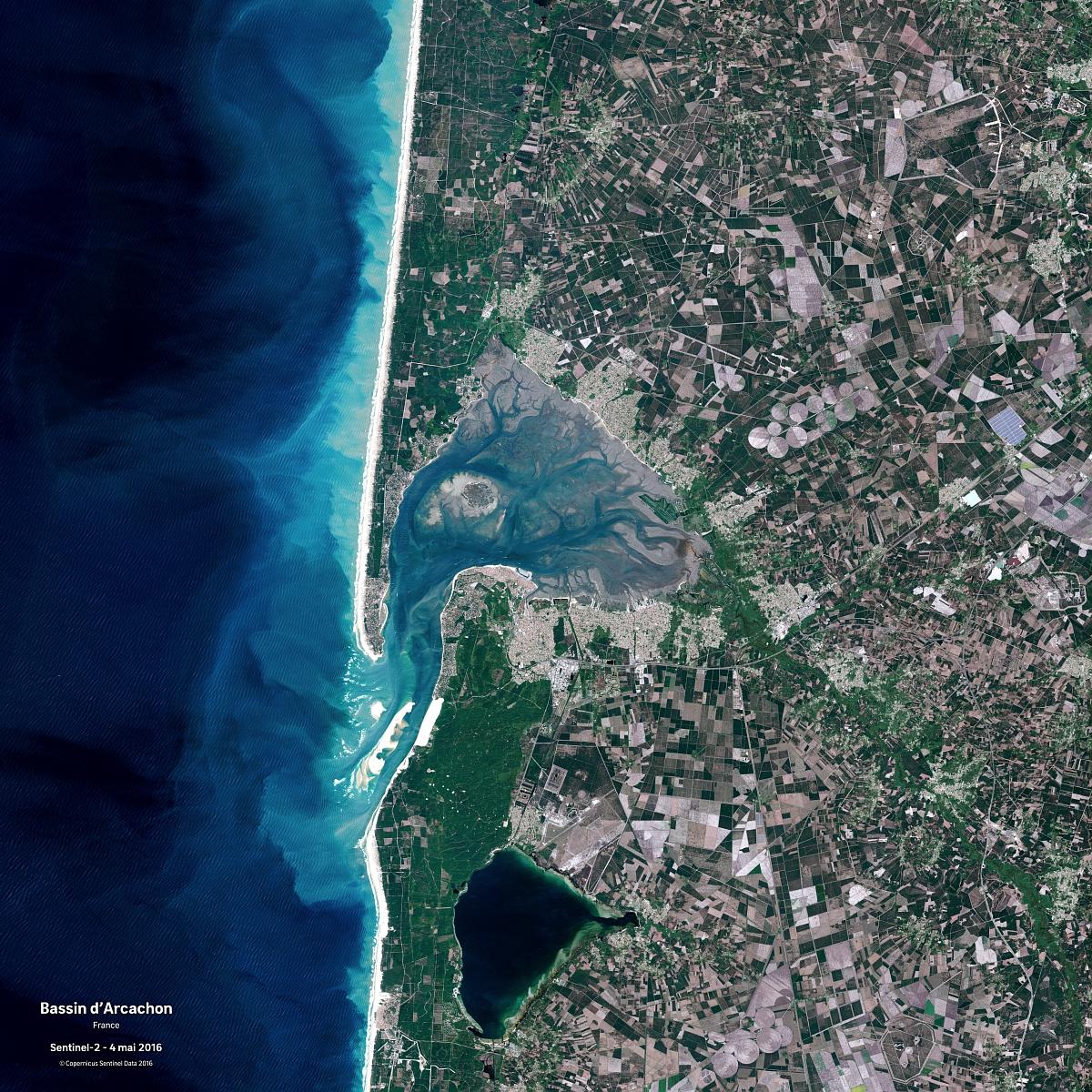 Le bassin d'Arcachon vu par le satellite Sentinel-2 Le bassin d'Arcachon vu par le satellite Sentinel-2
