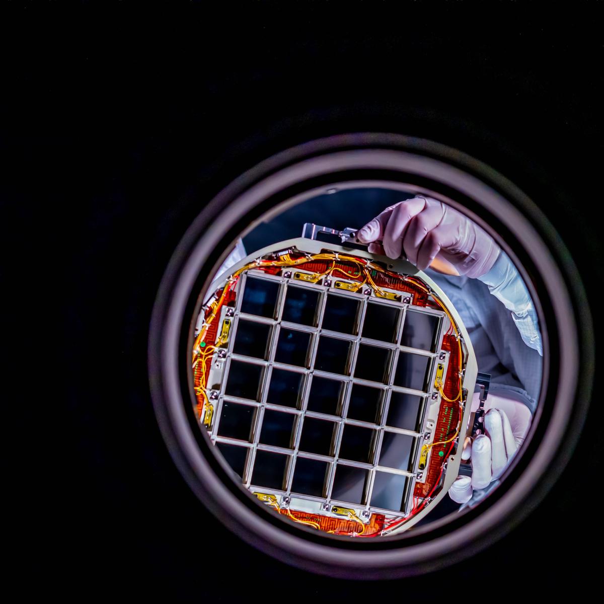 Intégration de l'instrument MXT du satellite SVOM. Intégration de l'instrument MXT du satellite SVOM.