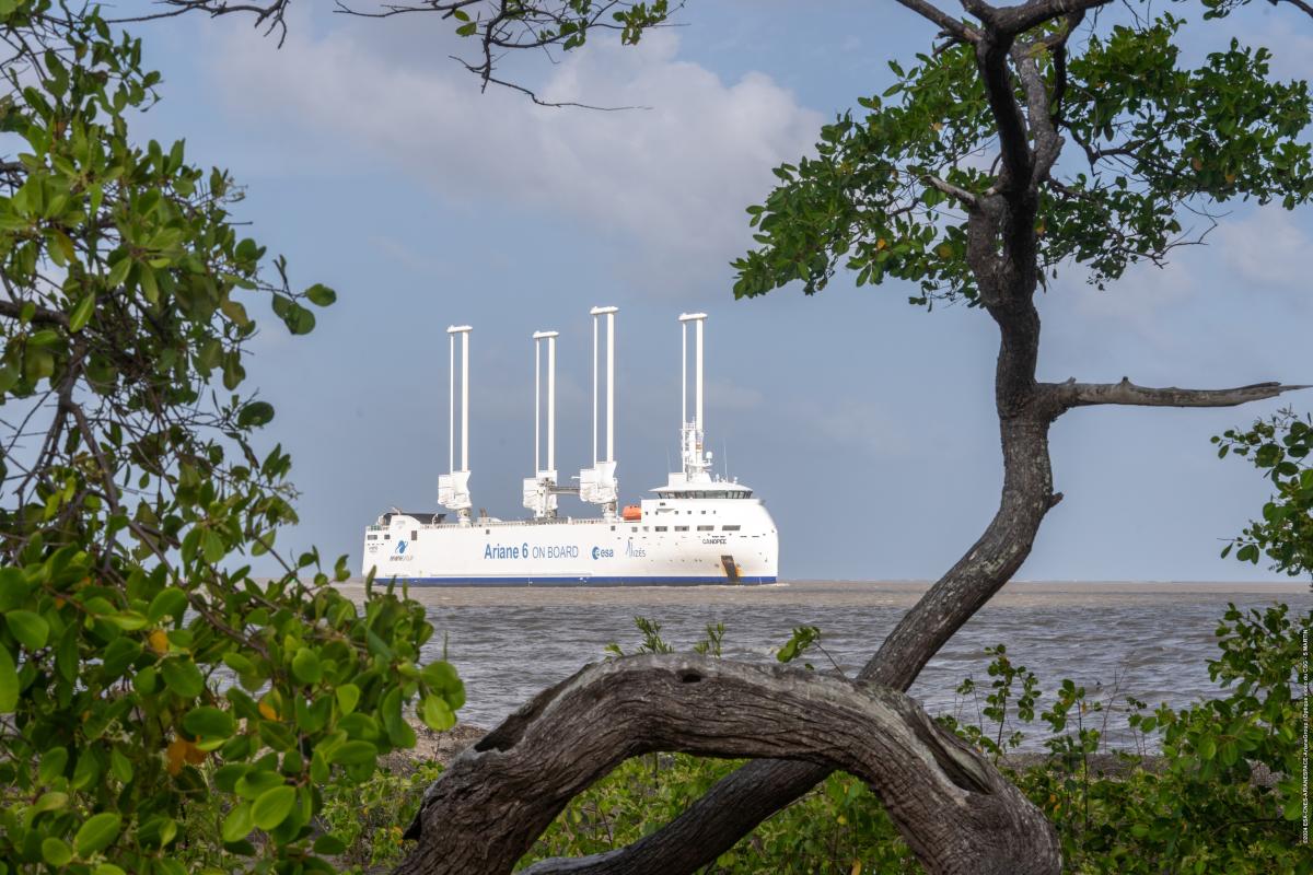 Le bateau Canopée transportant des éléments de la 2e Ariane 6. Le bateau Canopée transportant des éléments de la 2e Ariane 6.