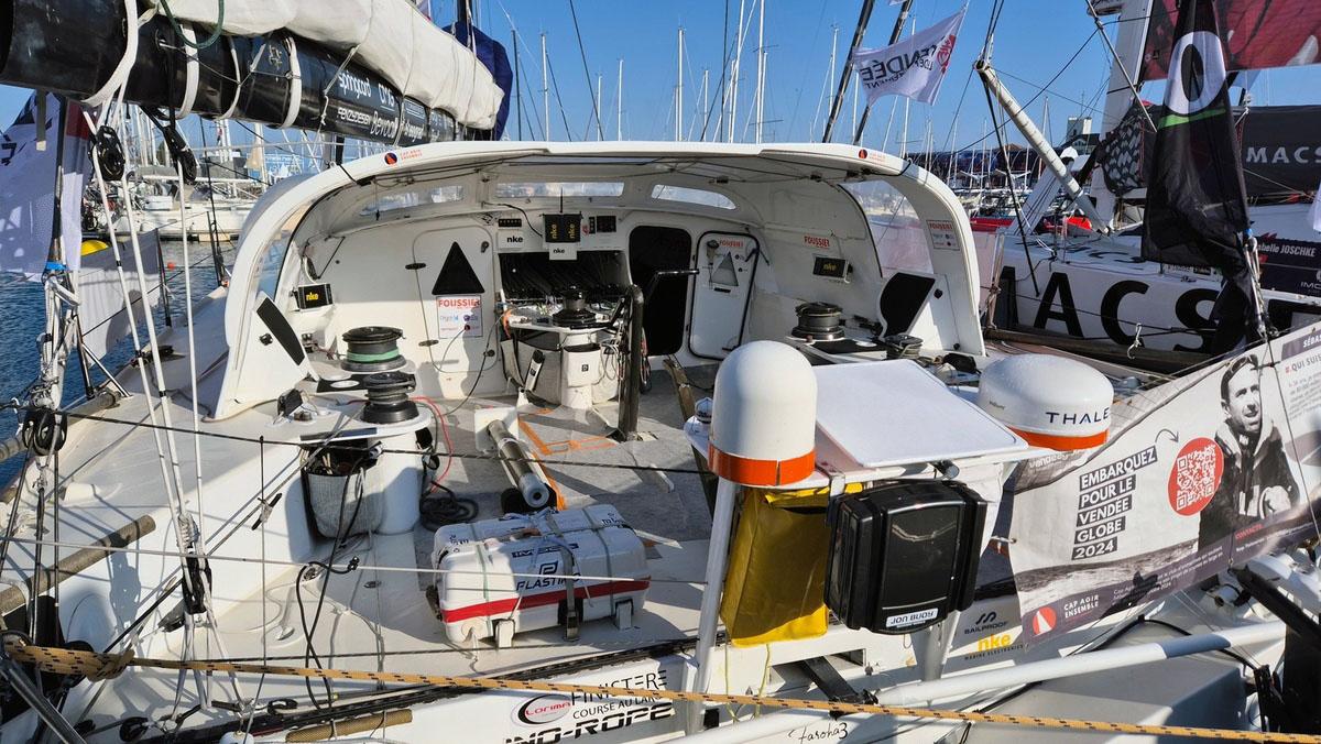 Bateau au départ du Vendée Globe 2024. Bateau au départ du Vendée Globe 2024.