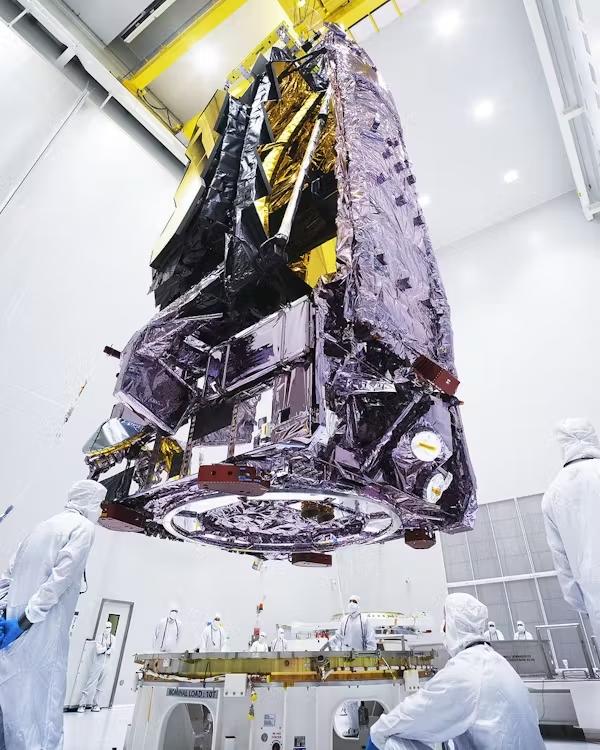 Le JWST plié pour le lancement