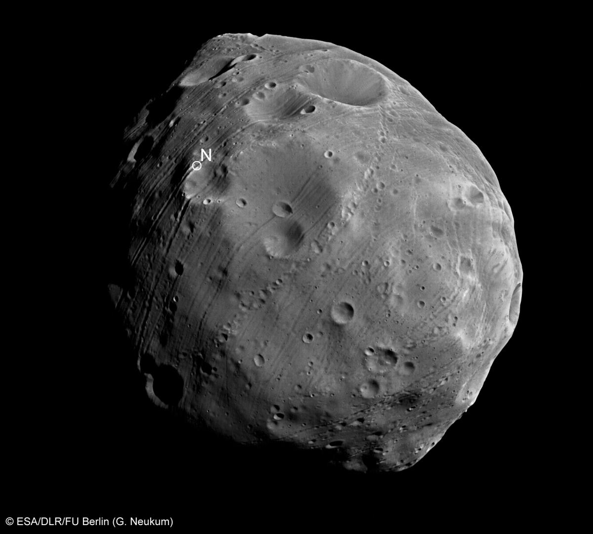Photos satellite de Phobos, l'une des deux lunes de Mars Photos satellite de Phobos, l'une des deux lunes de Mars