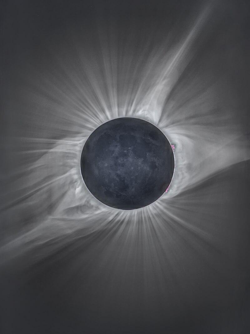 Photographie de la couronne solaire durant la phase de totalité de l’éclipse de Soleil  Photographie de la couronne solaire durant la phase de totalité de l’éclipse de Soleil