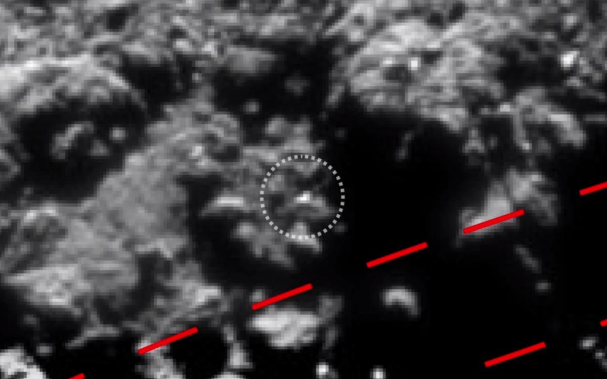Image prise par Rosetta à 18 km d'altitude de Philae sur la comète 67P/Tchourioumov-Guérassimenko Image prise par Rosetta à 18 km d'altitude de Philae sur la comète 67P/Tchourioumov-Guérassimenko
