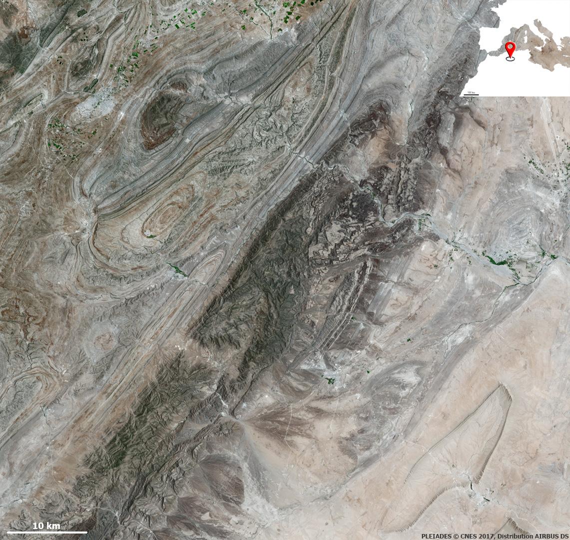 Image satellite de Djebel Amour, une haute chaîne de l’Atlas saharien semi-aride Image satellite de Djebel Amour, une haute chaîne de l’Atlas saharien semi-aride