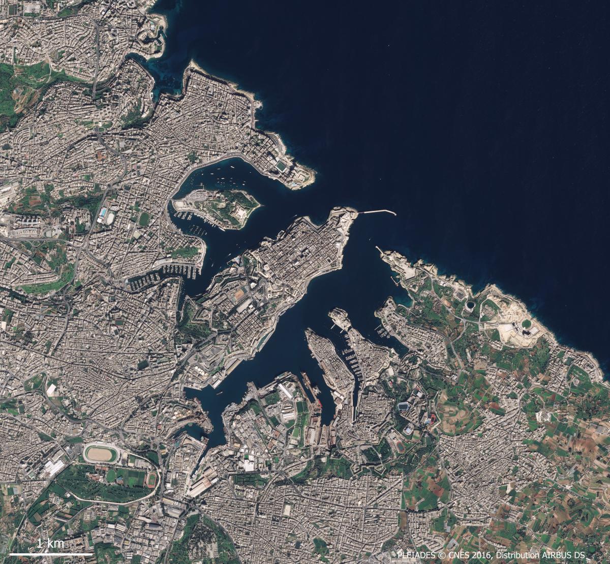 Image satellite de Malte et sa capitale La Valette Image satellite de Malte et sa capitale La Valette