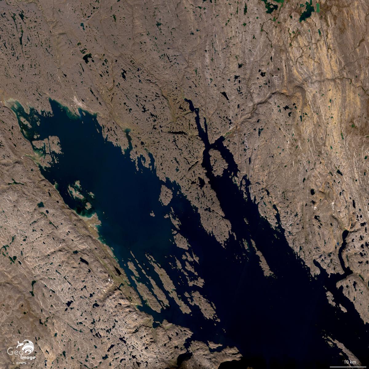 Image satellite de la ville de la baie de Frobisher et de la ville d’Iqaluit Image satellite de la ville de la baie de Frobisher et de la ville d’Iqaluit