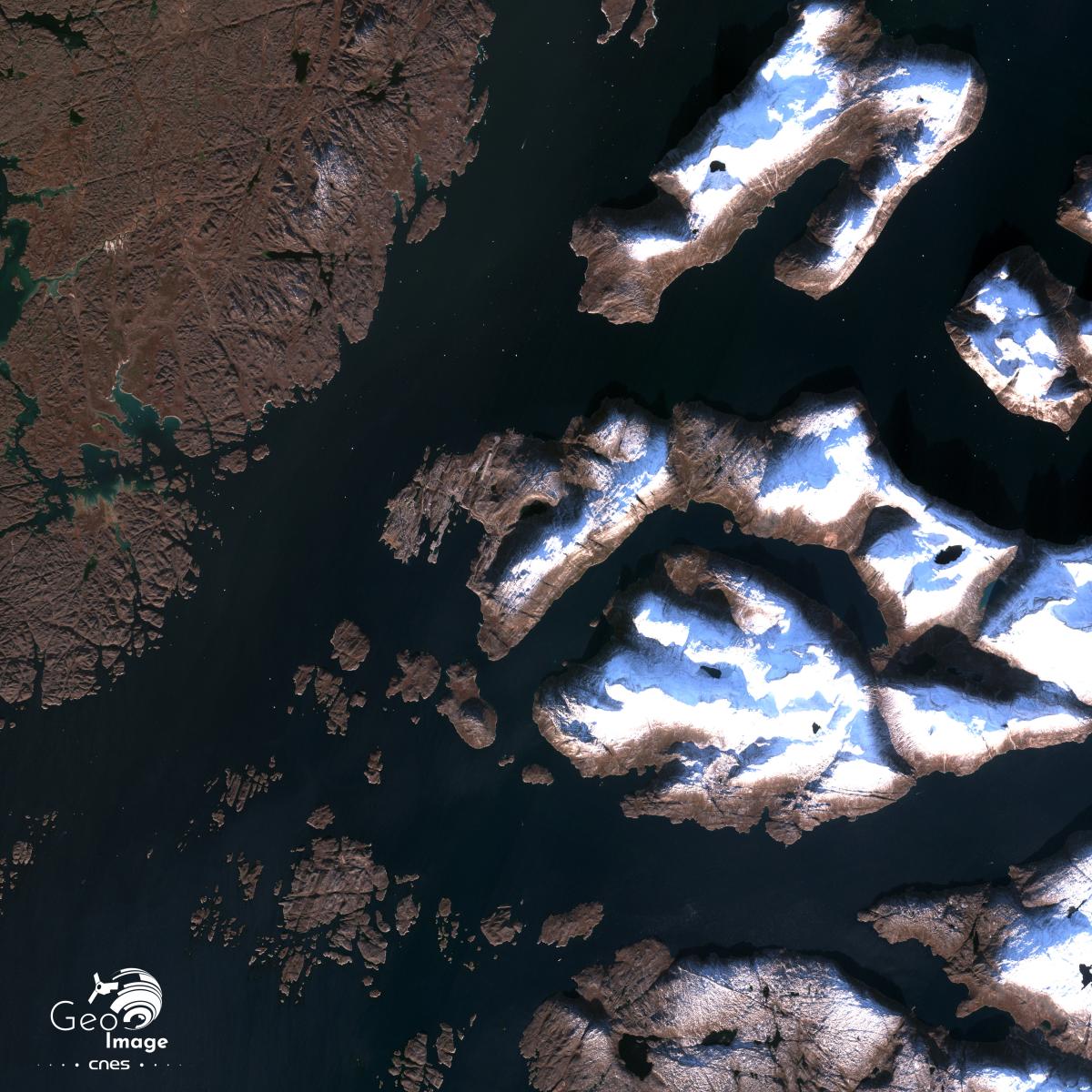 Image satellite de Nuuk, petite ville située sur la côte sud-ouest du Groenland Image satellite de Nuuk, petite ville située sur la côte sud-ouest du Groenland