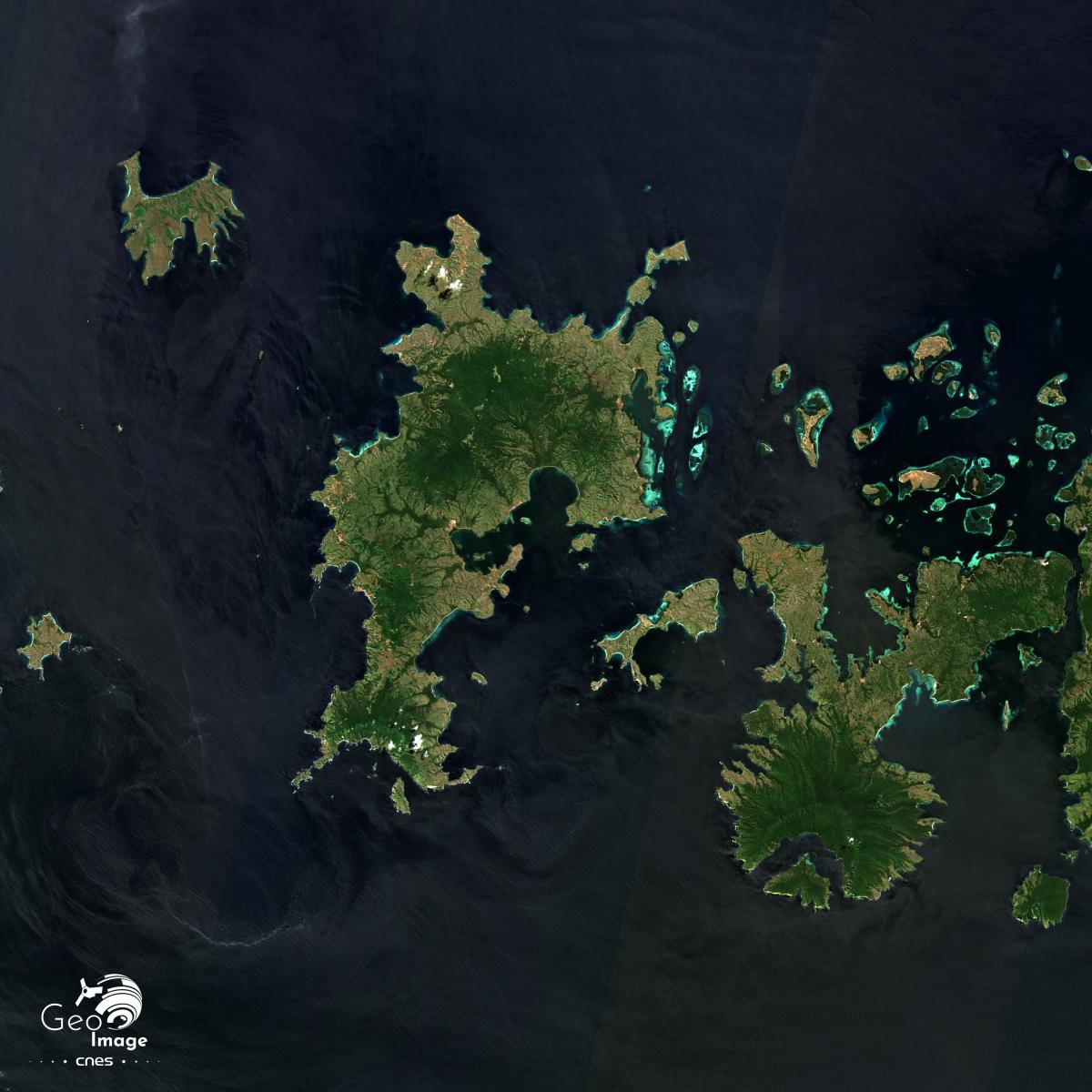 Image satellite de Komodo, île indonesienne des petites îles de la Sonde Image satellite de Komodo, île indonesienne des petites îles de la Sonde
