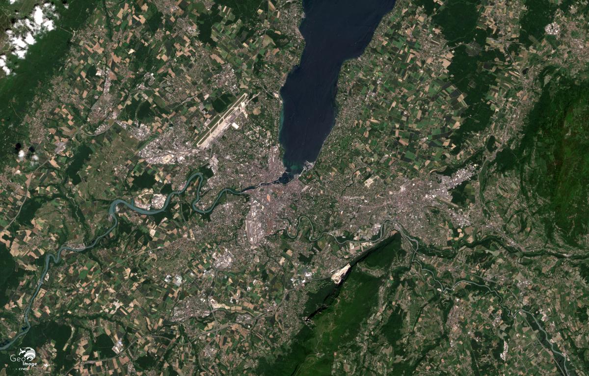 Image satellite de la région de Genève, à la pointe du lac Léman Image satellite de la région de Genève, à la pointe du lac Léman
