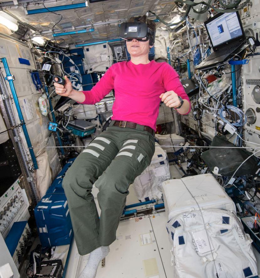 L’astronaute Anne McClain à bord de l’ISS en 2019 L’astronaute Anne McClain à bord de l’ISS en 2019