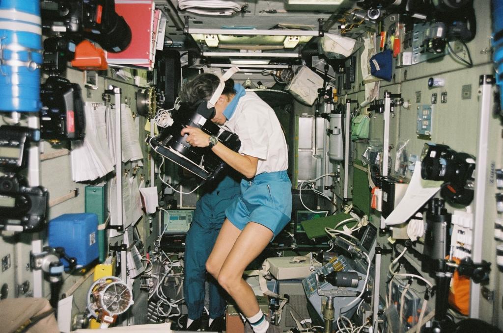 L’expérience COGNI menée par Claudie Haigneré L’expérience COGNI menée par Claudie Haigneré