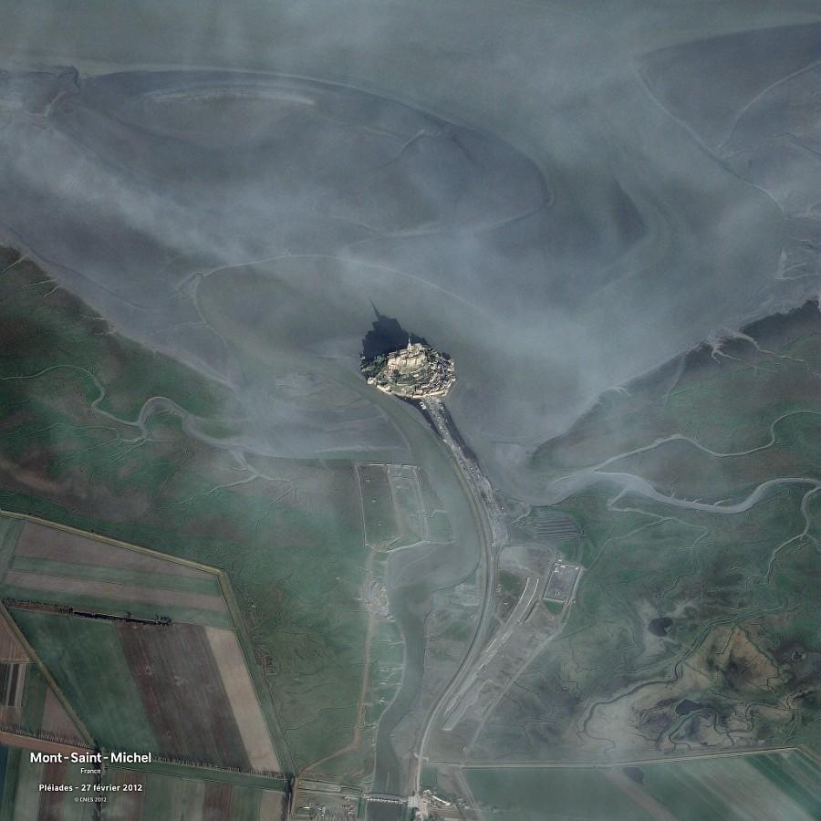 Le Mont Saint-Michel par l’un des 2 satellites Pléiades Le Mont Saint-Michel par l’un des 2 satellites Pléiades