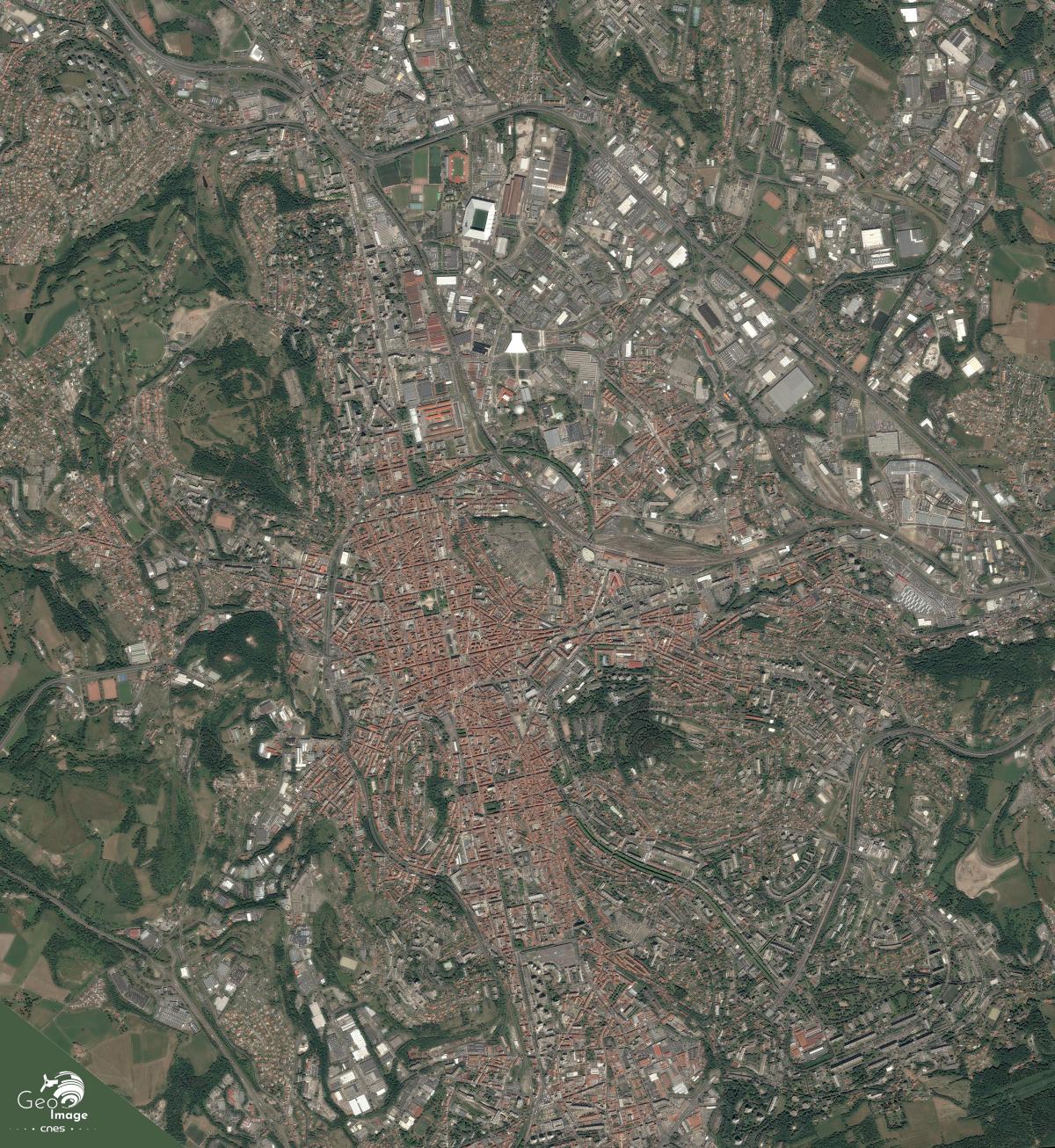 Image satellite de Saint-Etienne, chef-lieu du département de la Loire Image satellite de Saint-Etienne, chef-lieu du département de la Loire