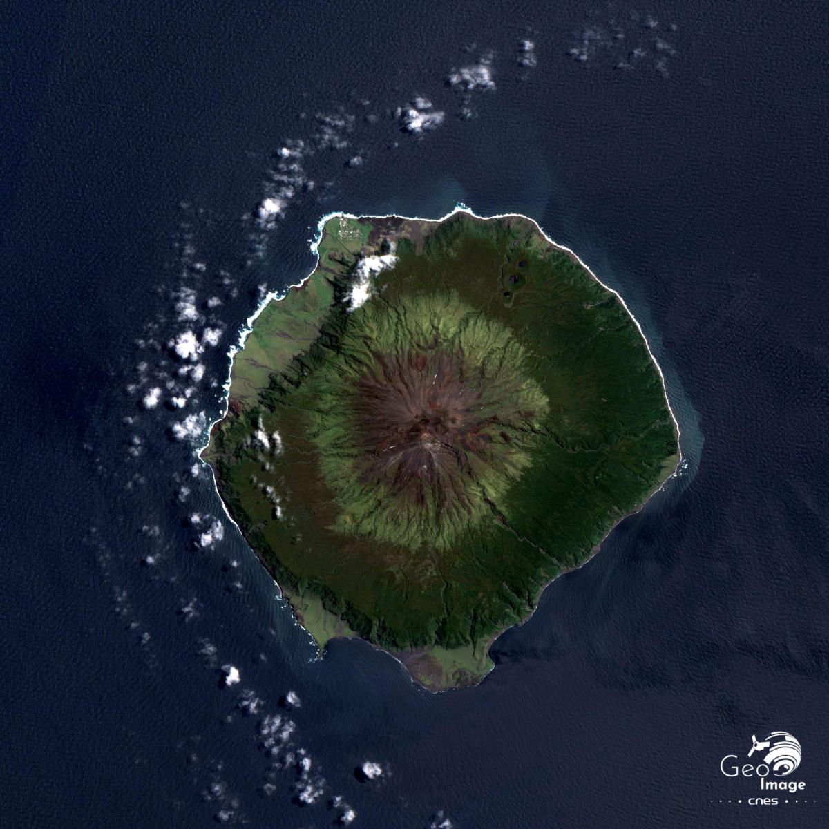 Image satellite de l'île de tristan da Cunha Image satellite de l'île de tristan da Cunha