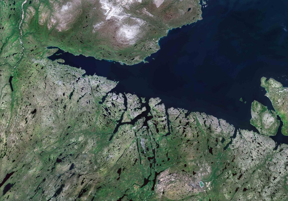 Image satellite de la région de Kirkenes, une localité du nord de la Norvège Image satellite de la région de Kirkenes, une localité du nord de la Norvège