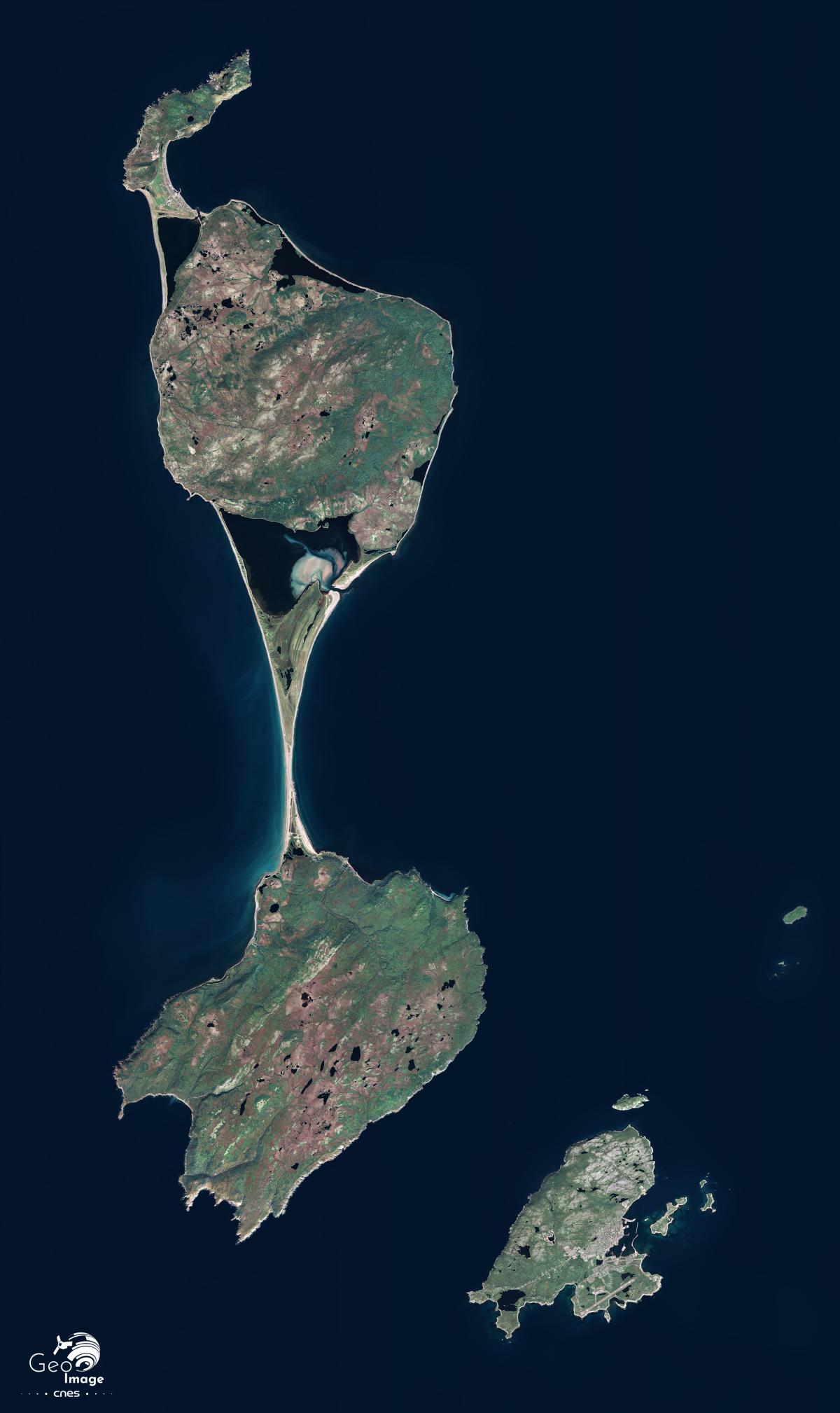 image satellite de Saint-Pierre-et-Miquelon, archipel français au sud de l'île canadienne de Terre-Neuve image satellite de Saint-Pierre-et-Miquelon, archipel français au sud de l'île canadienne de Terre-Neuve