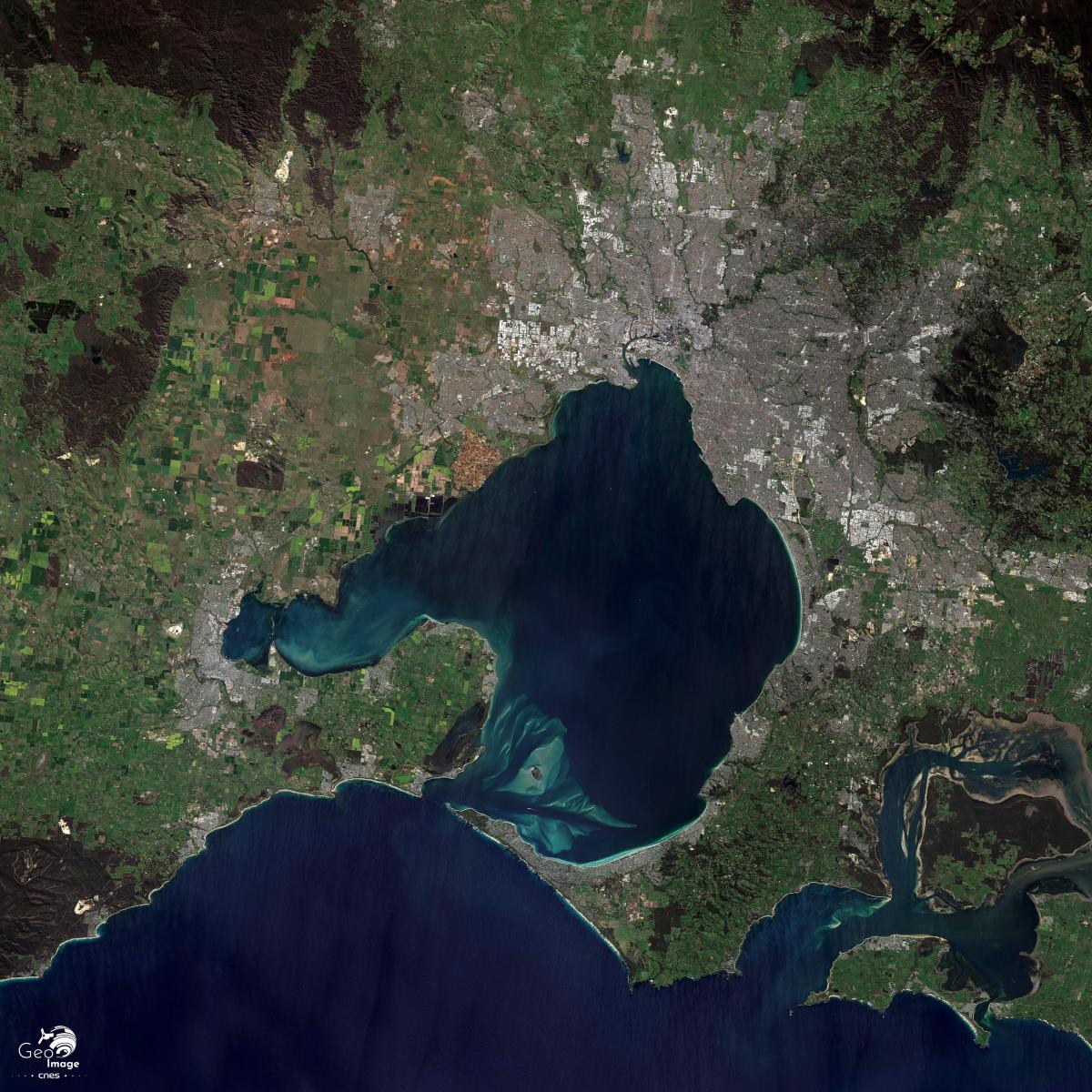 Image satellite de Melbourne, situé sur le Sud-Est de l'Australie Image satellite de Melbourne, situé sur le Sud-Est de l'Australie