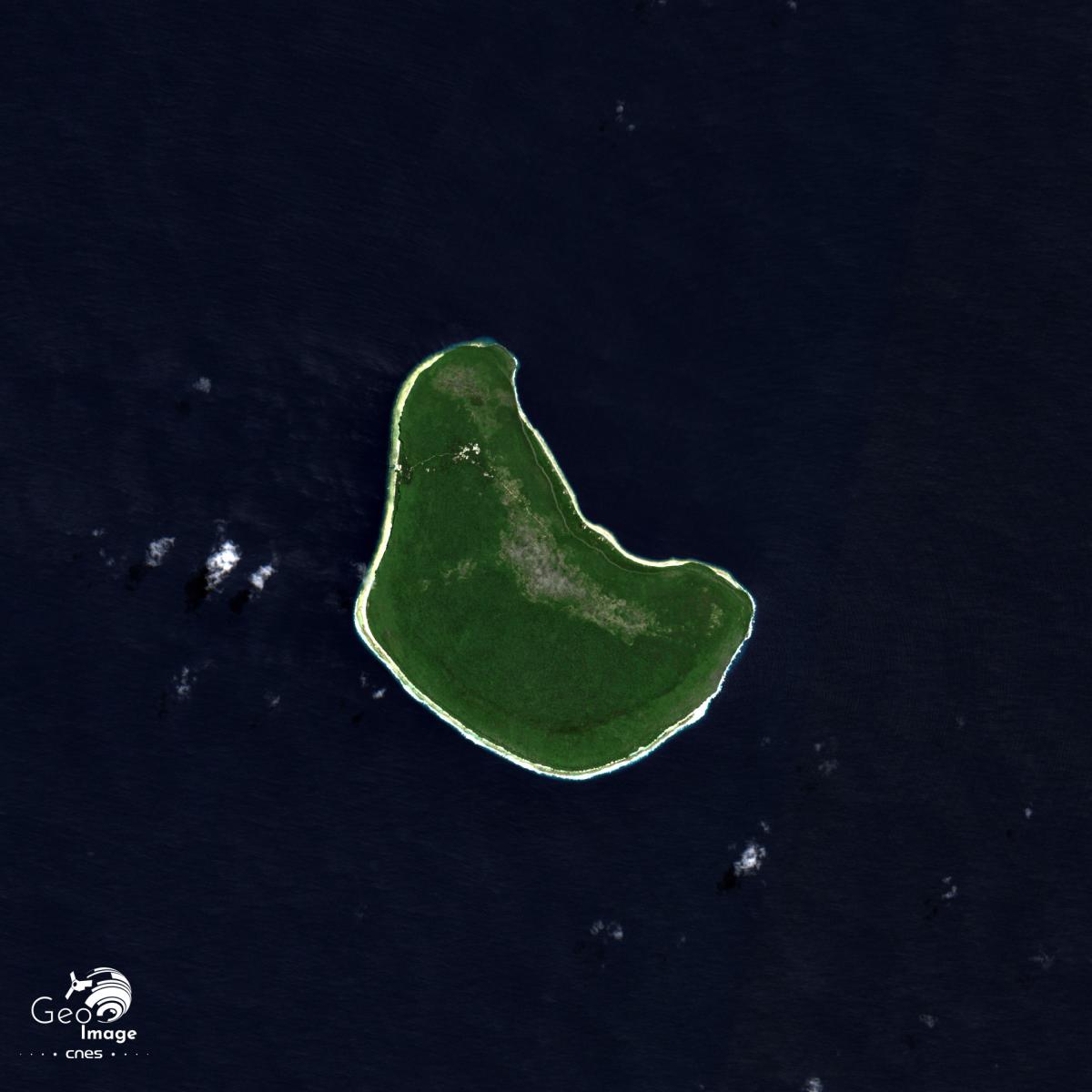 Image satellite de Makatea, atoll d'origine corallienne Image satellite de Makatea, atoll d'origine corallienne