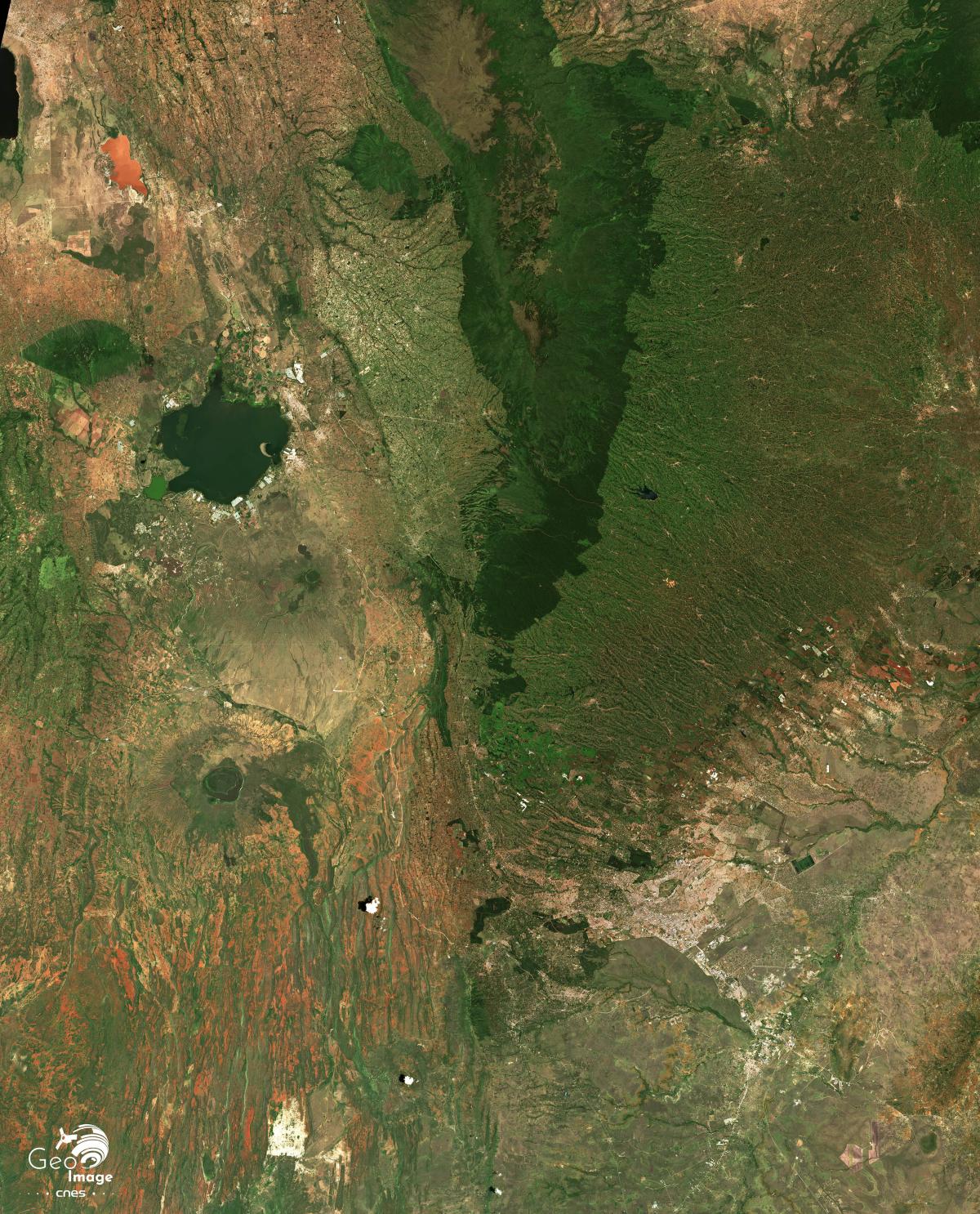 Image satellite du lac Naivasha, dans la vallée du Grand Rift au Kenya Image satellite du lac Naivasha, dans la vallée du Grand Rift au Kenya