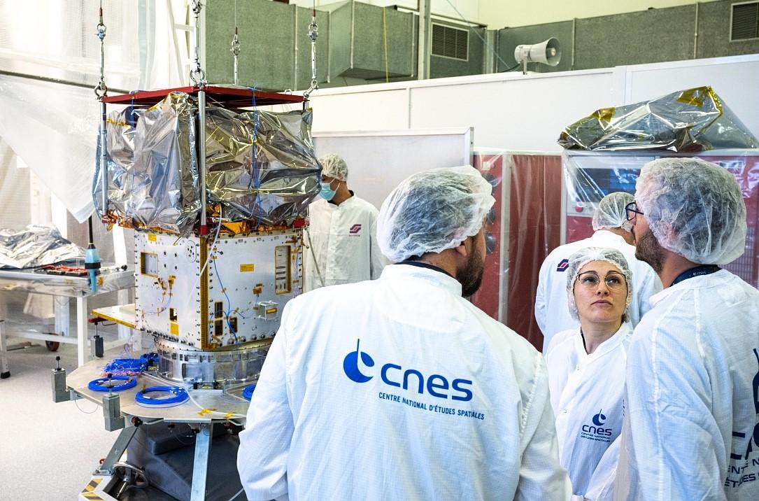 Couplage de l'instrument MicroCarb sur la plateforme Myriade Couplage de l'instrument MicroCarb sur la plateforme Myriade