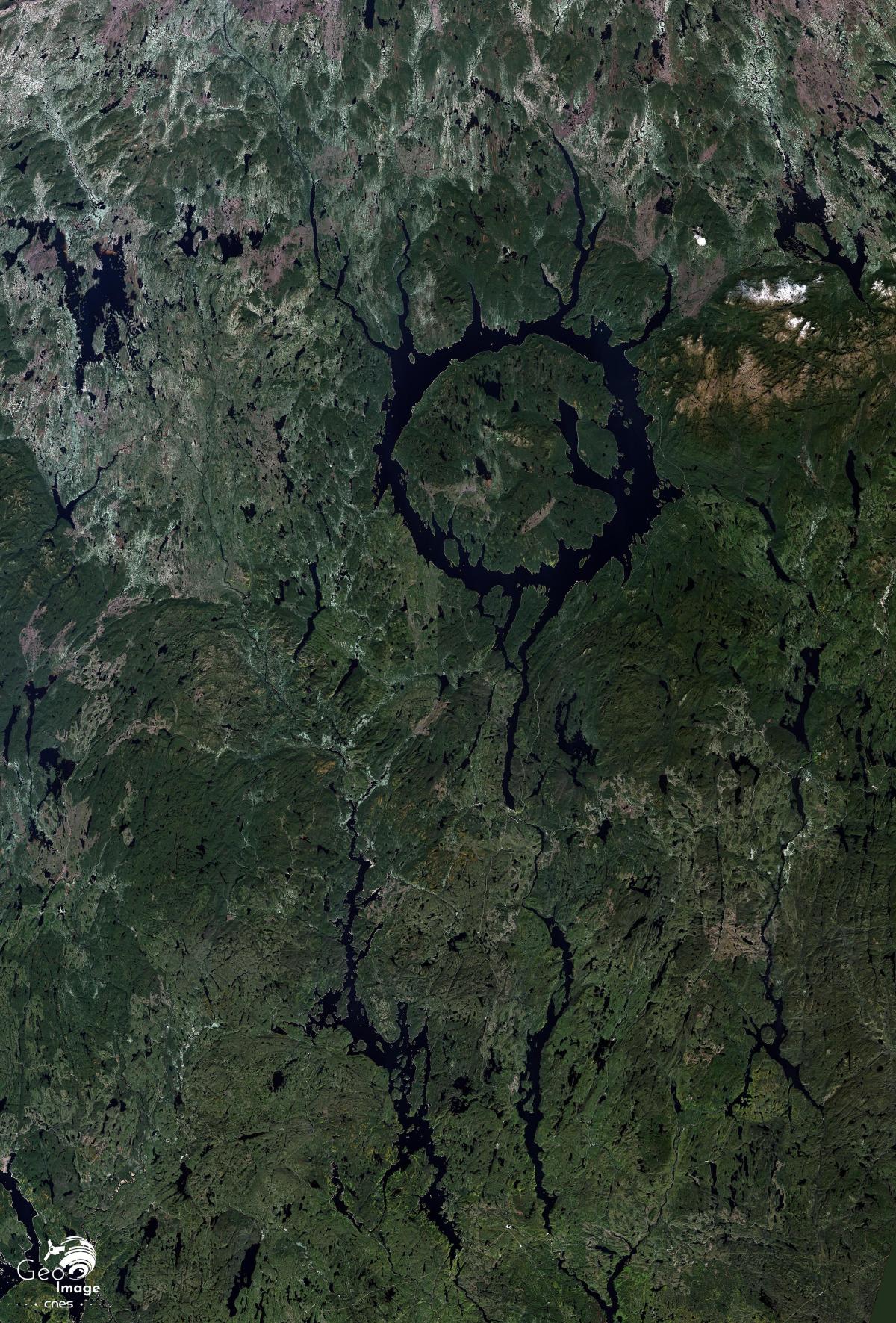 Image satellite du lac-réservoir de Manicouagan Image satellite du lac-réservoir de Manicouagan