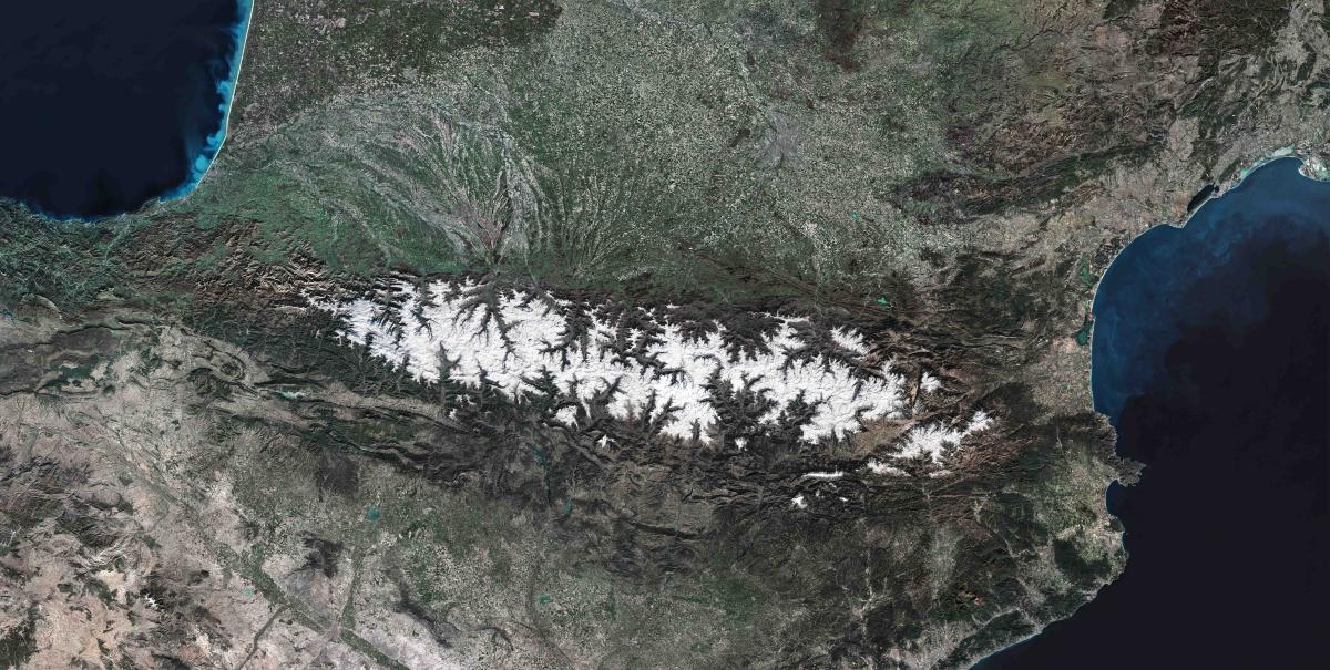 Image satellite de la chaine des Pyrénées