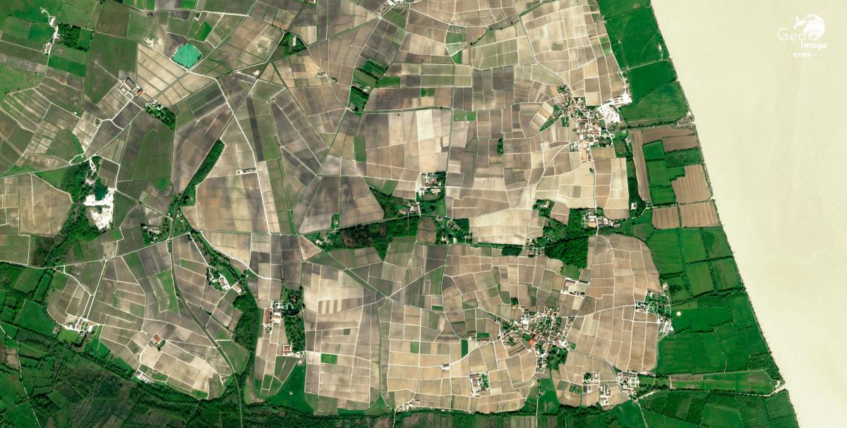 Image satellite de la commune de Saint-Julien-Beychevelle Image satellite de la commune de Saint-Julien-Beychevelle